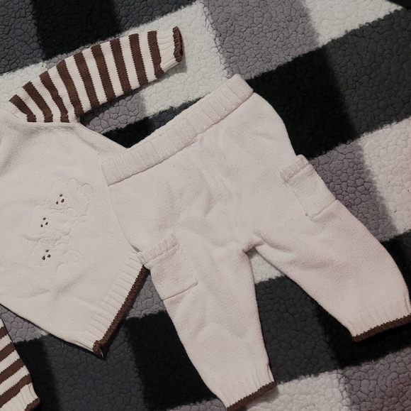 Baby Outfit - Picture 2 of 2